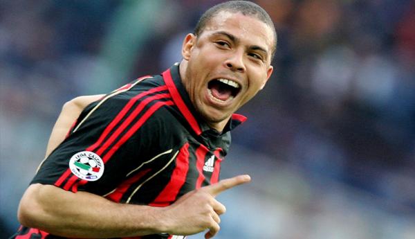 Ronaldo AC Milan Ronaldo Luis Nazario memperkuat AC Milan pada 2007-2008 (Foto: Corriere)