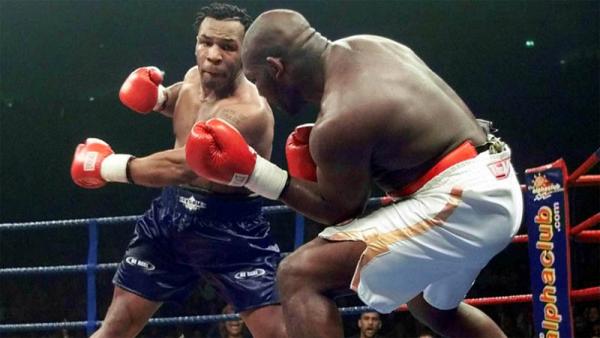 Mike Tyson vs Julius Francis Mike Tyson vs Julius Francis (Foto: Daily Mail)
