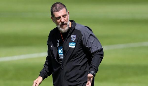 4 Slaven Bilic Warga Desa Urai, Kecamatan Ketahun, Kabupaten Bengkulu Utara, Provinsi Bengkulu, Indra Zainudin (20), mendapatkan perawatan medis usai dianiaya oknum polisi. (Foto: iNews/Ismail Yugo)