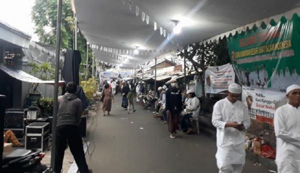 Jemaah mulai memadati markas FPI (Foto: Sindo/Bagja)