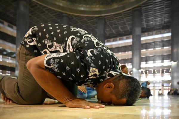Niat Sholat Maghrib Lengkap Beserta Tata Cara dan Doa