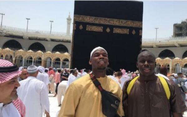 Paul pogba Pogba dan Zouma melakukan ibadah umrah pada 2019. (Foto: Instagram/paulpogba)