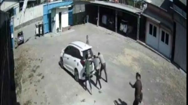 Ambil Paksa Mobil Yang Disita Leasing 3 Preman Dan Pemilik Ditangkap Polisi Bagian 1