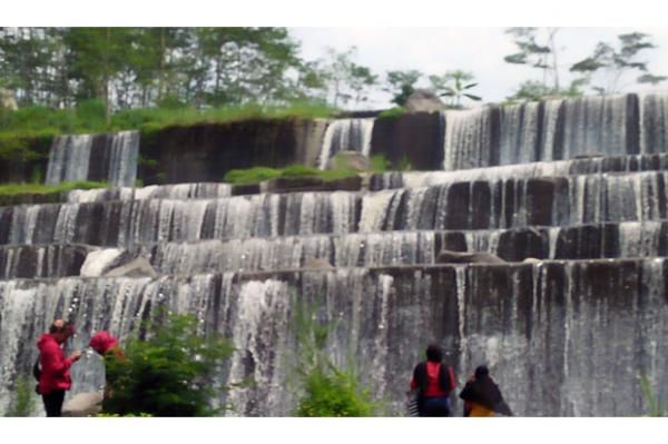 Destinasi wisata baru, Grojogan Watu Purba di Bangunrejo di Merdikorjo, Tempel, Sleman. (Foto : iNews.id/Priyo Setyawan)