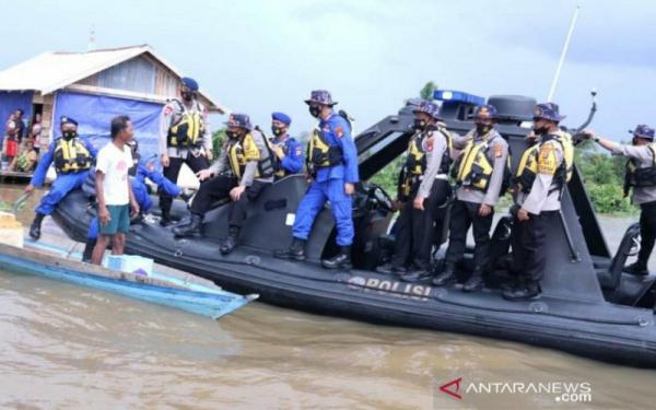 Jaga Perairan Sungai Musi Polairud Polda Sumsel Libatkan Warga Pesisir