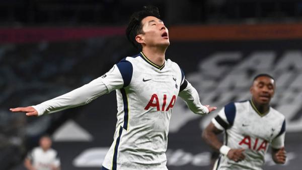 Penyerang Tottenham Hotspur Son Heung-min melakukan selebrasi usai menjebol gawang Manchester City pada pekan kesembilan di Tottenham Hotspur Stadium, Minggu (22/11/2020) dini hari WIB. (Foto: REUTERS)