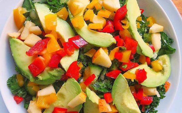 Cara Membuat Salad Sayur Simpel (Foto: Instagram @cookingwithladee)