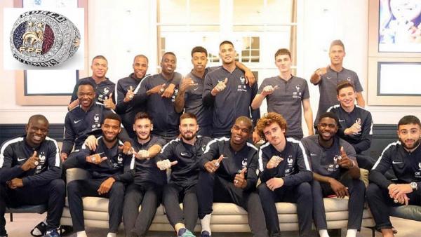 Paul Pogba menghadiahi seluruh rekan di Timnas Prancis cincin berlian usai mereka juara Piala Dunia 2018. (Foto: Soccerbible)