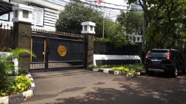 Rumah Dinas Menteri Kelautan dan Perikanan Edhy Prabowo tampak sepi menyusul penangkapan oleh Komisi Pemberantasan Korupsi (KPK). (Foto: iNews.id/ Irfan Maruf).