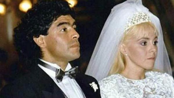 Maradona Claudia Villafane Diego Maradona saat menikahi Claudia Villafane pada 7 November 1984. (Foto: The Sun)