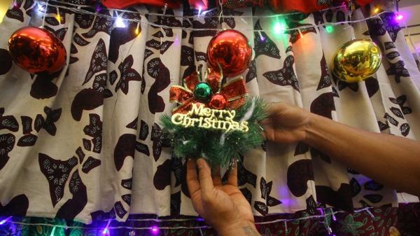 Pohon Natal Batik (Foto: Antara) Pohon Natal Batik (Foto: Antara)