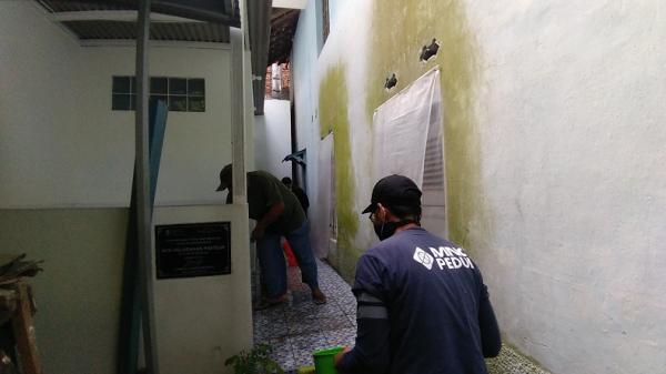 MNC Peduli memberikan bantuan pembangunan MCK2 MNC Peduli memberikan bantuan pembangunan MCK di RT2, RW9, Kecamatan Sukajadi, Kecamatan Pasteur, Kota Bandung, Kamis (3/12/2020). (Foto: SINDOnews/Arif Budianto)