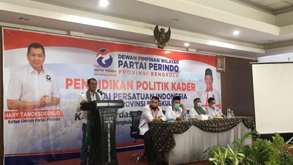 Agenda Pendidikan Politik Kader Partai Perindo Agenda Pendidikan Politik Kader Partai Perindo di salah satu ruang hotel ternama di Kota Bengkulu, Jumat (4/12/2020). (Foto: Okezone/Demon Fajri)