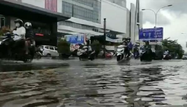Banjir rob di Pontianak pada Desember 2020. (iNews.id/Uun Yuniar)