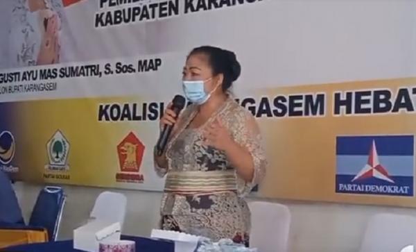 Calon Bupati Karangasem, I Gusti Ayu Mas Sumatri menutup masa kampanye di Pilkada Karangasem, Jumat (4/11/2020). (iNews.id/Yunda Ariesta)
