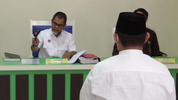 Terdakwa kasus pengeroyokan prajurit TNI di Bukittinggi divonis 3,5 bulan penjara (Wahyu Sikumbang/iNews)