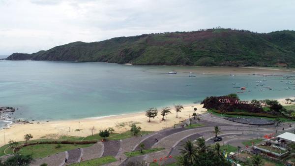 5 Sindo Pantai Kuta Mandalika 5 Tempat Wisata Pantai Kuta Mandalika (Foto: Sindo)
