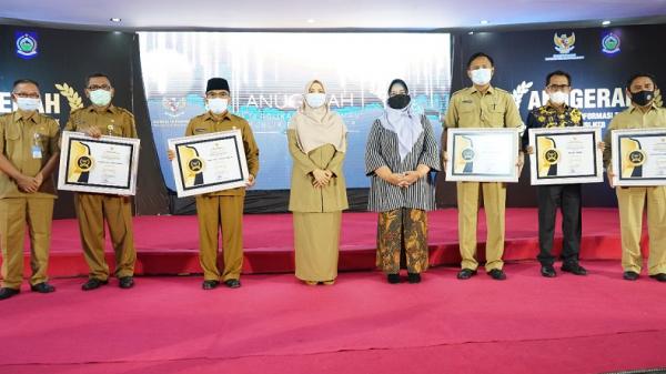Kota Mataram kembali menerima penghargaan sebagai Badan Publik kabupaten/kota Informatif tahun 2020 dalam acara Anugerah Keterbukaan Informasi tahun 2020 yang diselenggarakan Komisi Informasi NTB, di Kantor Gubernur NTB, Senin (7/12/2020). (Istimewa)