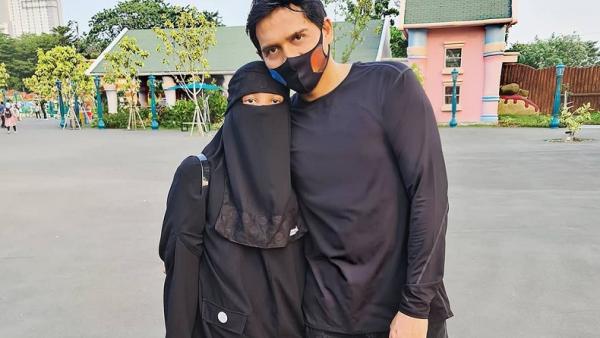 Cawabup Indramayu Lucky Hakim bersama putrinya. (Foto: Instagram luckyhakimofficial)