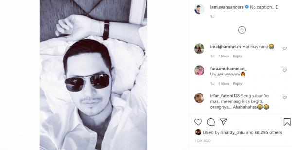 Evan Sanders Pose Ganteng