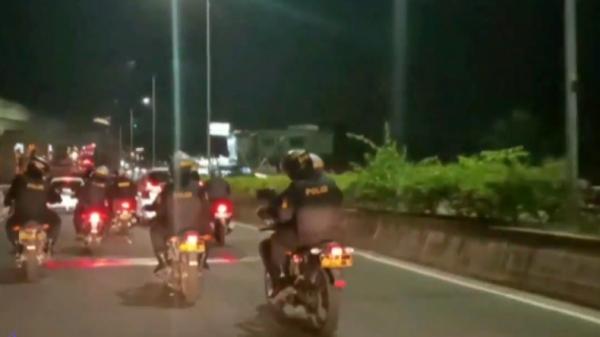 Tim Panther Polda Sumsel Tim Panther Polda Sumsel bubarkan aksi balap liar (Firdaus/iNews)