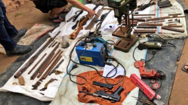 Barang bukti teroris Barang bukti yang disita dari tangan Upik saat ditangkap Densus 88 Antiteror (Istimewa)