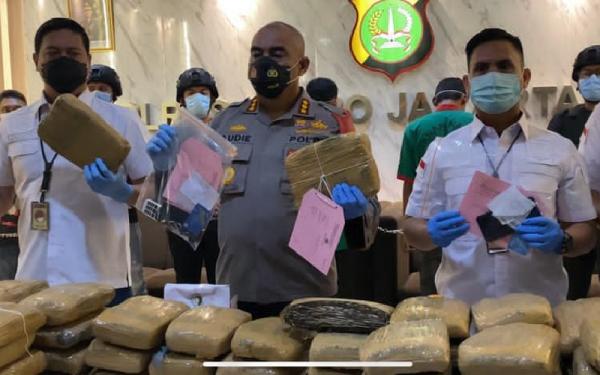 Polisi Gagalkan Penyelundupan 173 Kg Ganja Ke Jakarta, Disembunyikan ...