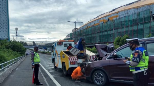 Kecelakaan Kecelakaan beruntun terjadi di tol dalam kota, KM 00.600 Cawang arah Bekasi, Rabu (16/12/2020). (Foto: TMC Polda Metro).