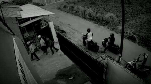 Pelaku curanmor di Lampung terekam CCTV saat beraksi (Andres Afandi/iNews)