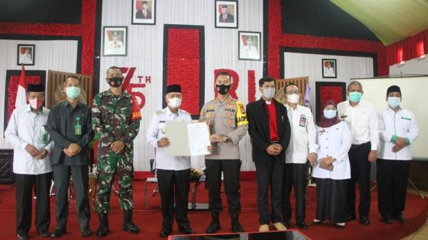 Polres Enrekang menggelar dialog kebangsaan antarumat beragama dalam rangka kebhinekaan menghadapi pandemi Covid-19 dan menciptakan kamtibmas yang kondusif menjelang Natal dan Tahun Baru 2012. (Foto: Istimewa)