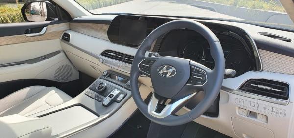 23 Hyundai Palaside 17