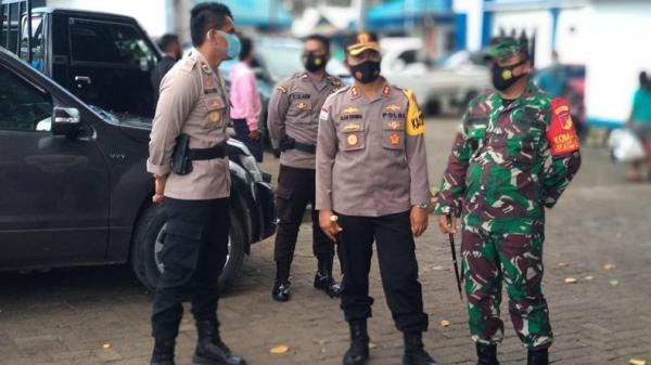 Melonguane Pengecekan kedatangan kapal dan penumpang yang baru tiba di Pelabuhan Melonguane.(Foto:Istimewa)