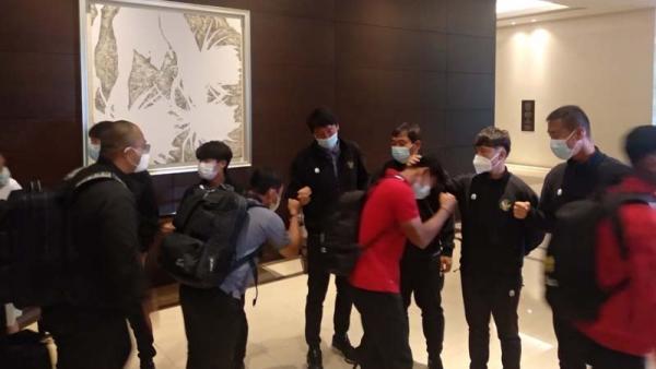Timnas U-19 Para pemain Timnas Indonesia U-19 berpamitan dengan Shin Tae-yong jelang keberangkatan menuju pemusatan latihan di Spanyol, Sabtu (26/12/2020). (Foto: MNC Media/Admiraldi Eka)