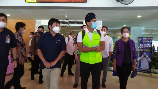 Menparkraf Sadiaga Uno meninjau Bandara Ngurah Rai Bali. (Foto: Istimewa).