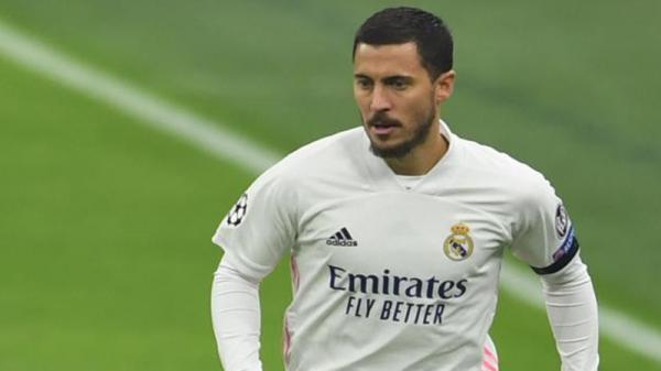 Eden Hazard comeback saat Real Madrid bentrok Elche. Kedua tim berjumpa pada pekan ke-16 Liga Spanyol di Estadio Manuel Martínez Valero, Kamis (31/12/2020). (Foto: L`Equipe)