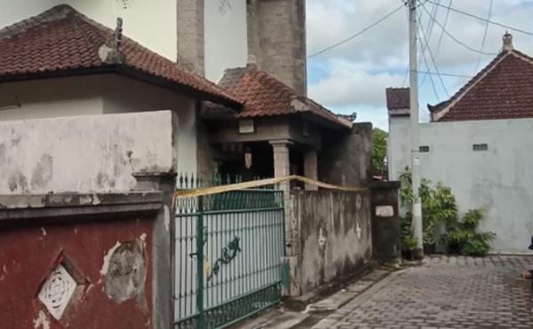 Rumah ni putu widyastuti Rumah Ni Putu Widyastuti, karyawati Bank BUMN di Denpasar, Bali yang tewas dengan tubuh penuh luka tusuk. (iNews.id/Muhammad Muhyiddin)