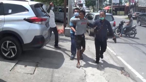 RA pelaku curanmor yang juga anggota geng motor di Padang ditangkap usai bantu parkir mobil polisi (Budi Sunandar/iNews)