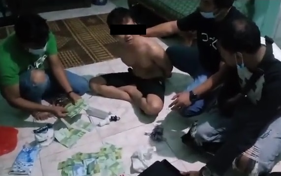 uang palsu singkawang 2 Polres Singkawang menangkap pelaku peredaran uang palsu jelang tahun baru. (iNews.id/Uun Yuniar)