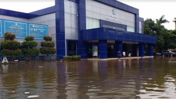 Sempat Ditutup karena Banjir, Kantor Satpas SIM Polda Metro Kembali Beroperasi Senin