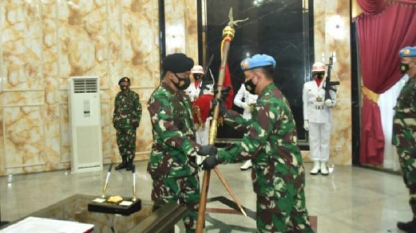 Danpaspampres Tni Panglima TNI Marsekal TNI Hadi Tjahjanto memimpin sertijab Danpaspampres dari Mayjen TNI Maruli Simanjuntak kepada Brigjen TNI Agus Subiyanto di Kantor Subden Denma Mabes TNI, Merdeka Barat, Jakarta Pusat, Senin (24/11/2020). (Foto: TNI).