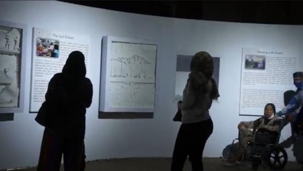 Pengunjung Museum Tsunami Aceh. (Foto: iNews/Syukri Syarifuddin)