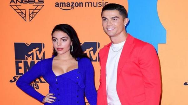 Cristiano Ronaldo dan Georgina Rodriguez Georgina Rodriguez dan Cristiano Ronaldo pernah terpaksa libur bercinta. Ini masalahnya. (Foto: Express and Star)