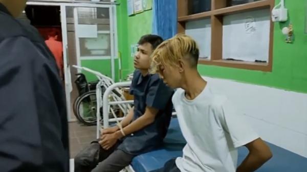Pelaku curanmor di Limapuluh Kota, Sumbar menangis saat ditangkap polisi (Agung Sulistyo/iNews)