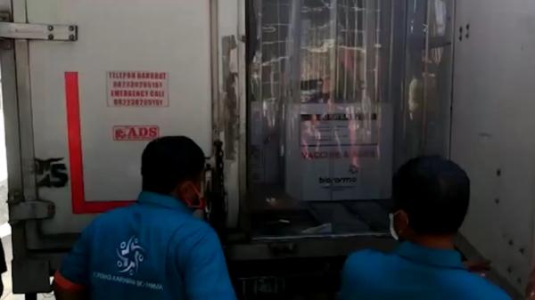 Vaksin Covid-19 tiba di Padang, Sumbar (Budi Sunan Vaksin Covid-19 tiba di Padang, Sumbar (Budi Sunanda/iNew)