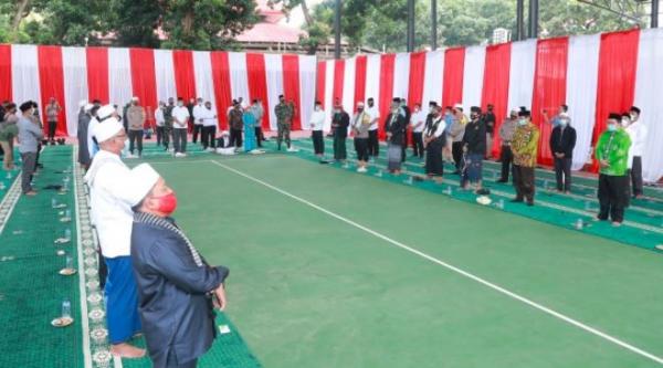 Sejumlah tokoh agama dan masyarakat NTB mengikuti silaturahim dan doa bersama yang digelar Polda NTB. (Foto: ist)