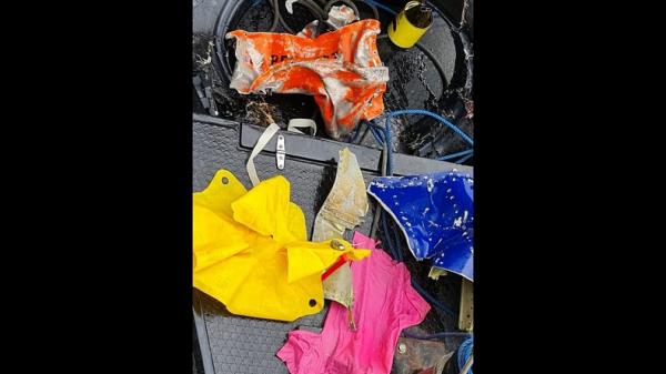 Pecahan pesawat Sriwijaya Air SJ182 yang ditemukan di perairan Kepulauan Seribu, Minggu (10/1/2021). (Foto: Felldy Utama)