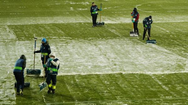 Markas Osasuna yaitu Stadion El Sadar diselimuti salju jelang jumpa Real Madrid, Minggu (10/1/2021) dini hari WIB. (Foto: Reuters)