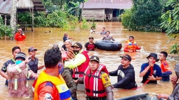 Banjir Landa Banjarbaru, Sejumlah Warga Terjebak di Rumah