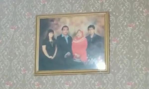 Sekeluarga di Pontianak 1 Foto keluarga Toni bin Ismail, warga Pontianak penumpang pesawat Sriwijaya Air SJ 182. (iNews.id/Uun Yuniar)