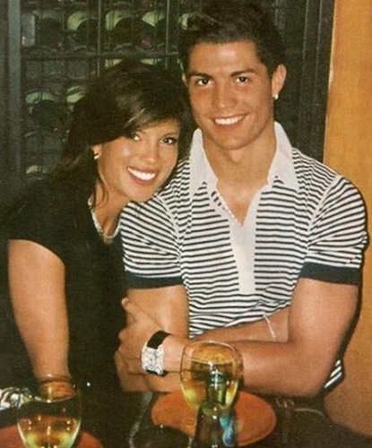 Mirella Grisales 2 Mirella Grisales (kiri) saat masih berpacaran dengan Cristiano Ronaldo. (Foto: FootTheBall)